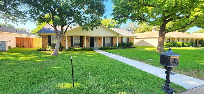 Primary Photo - 1607 Centenary Dr