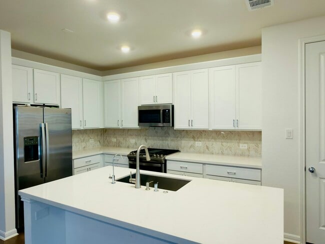 Building Photo - 113 Anejo Blf Ct