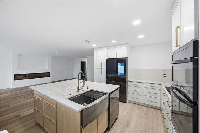 Building Photo - 13025 Village Chase Cir