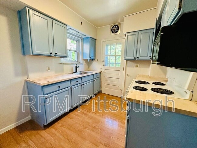 Building Photo - 6517 Rosemoor St