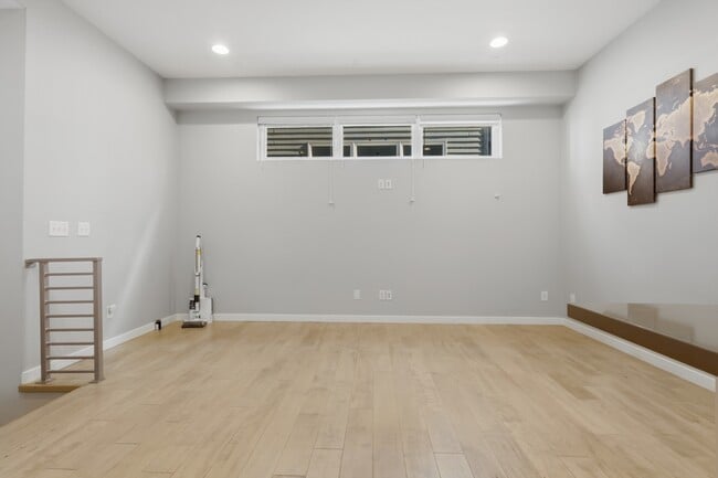 Building Photo - 1295 Osceola St