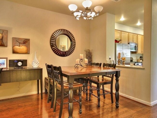 Building Photo - Pleasanton  Vineyard Downtown 3+office/2.5ba w/2 car garage!