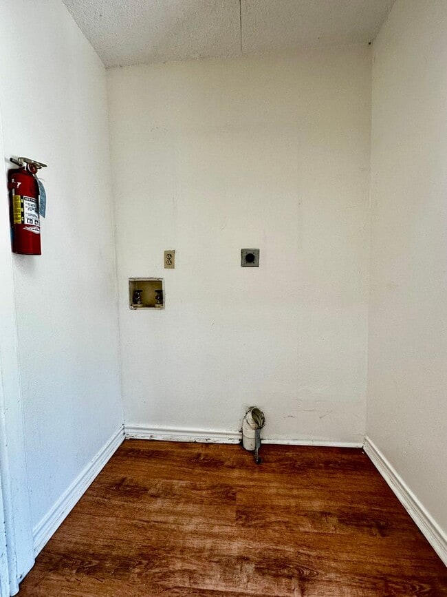 Building Photo - 2 Bedroom Apartment in Kerrvillle