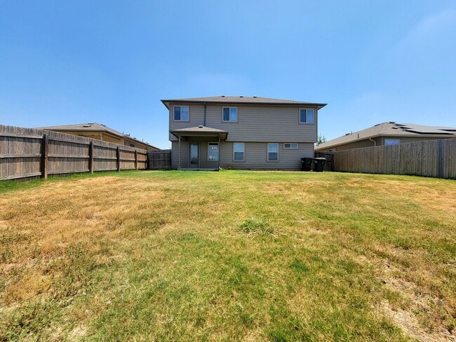 Building Photo - Beautiful 3 Bedroom, 2.5 Bath Home with Attached Garage & Tall Ceilings