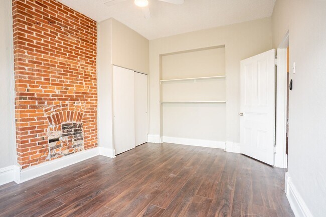 Building Photo - Henrietta Pl