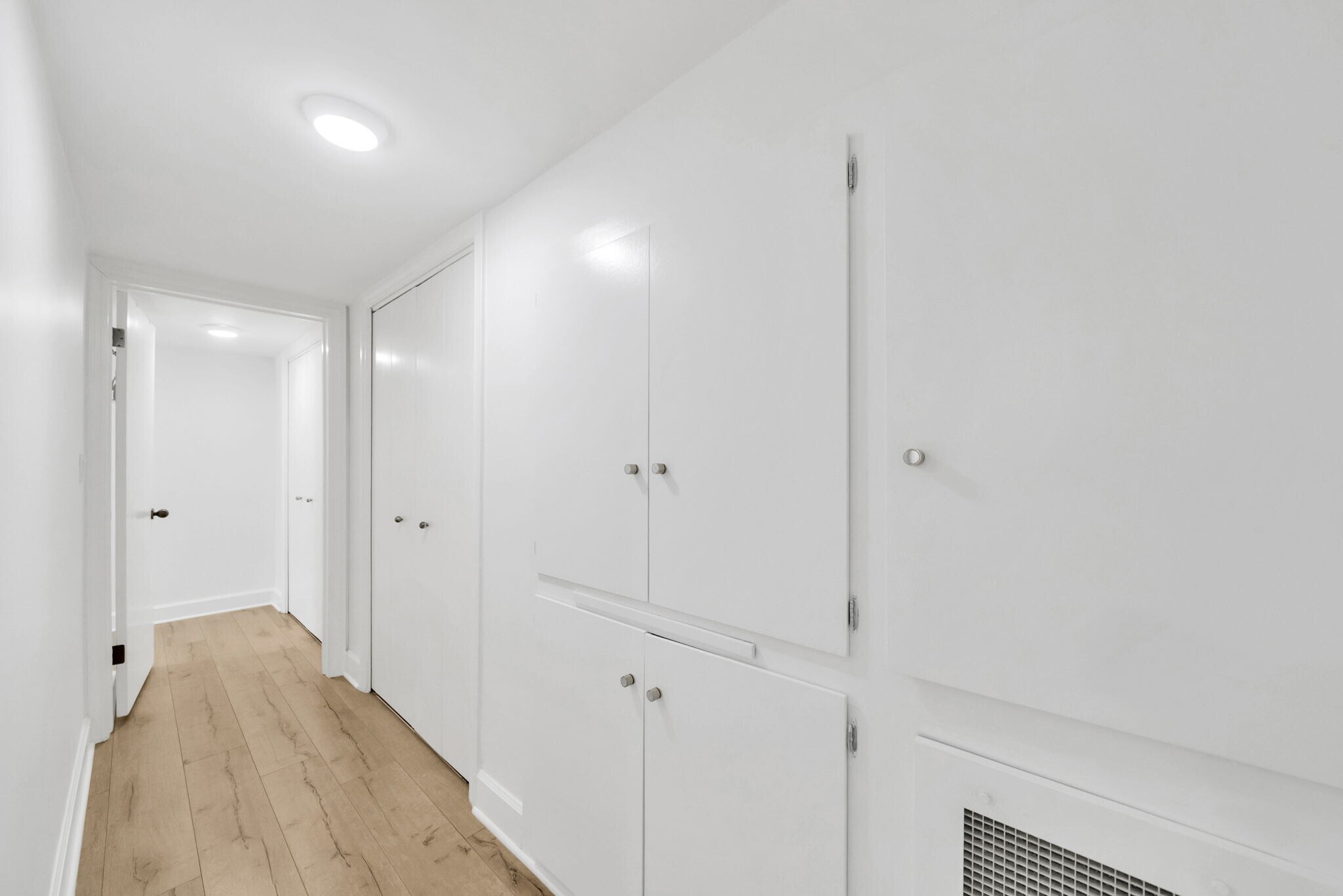 Building Photo - 7259 Hillside Ave