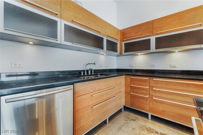 Building Photo - 200 Hoover Ave