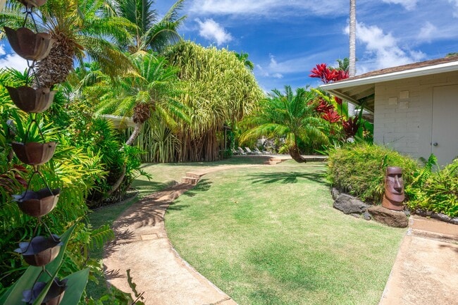 Building Photo - 456 Portlock Rd