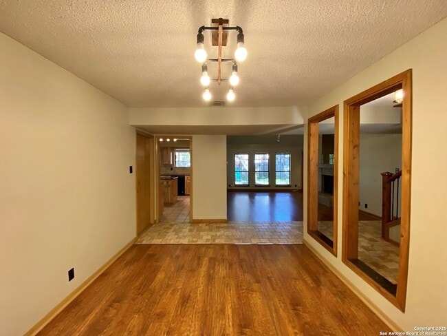 Building Photo - 8911 Shady Leaf