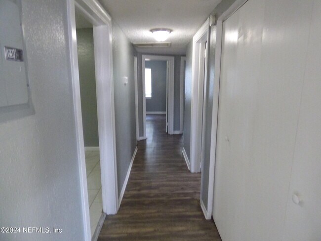 Building Photo - 516 E 58th St