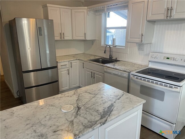 Building Photo - 761 Geronimo Dr