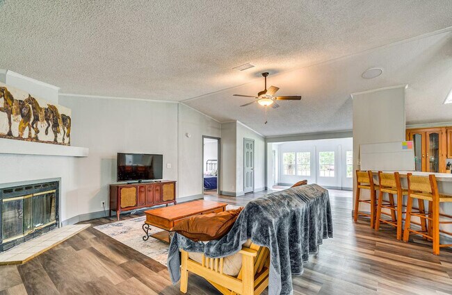 Building Photo - 6651 SE Co Rd 337