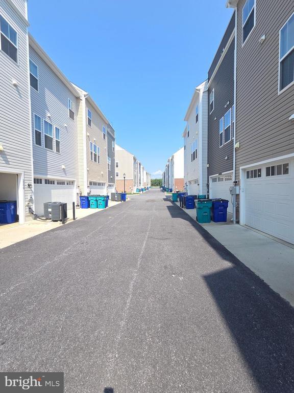 Building Photo - 2558 Hopton Ln