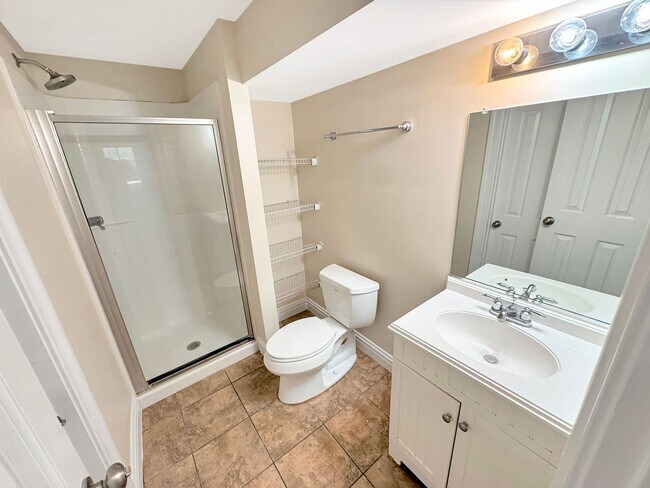 Building Photo - 5 Bedroom Home in VCU Area - Move in Speci...