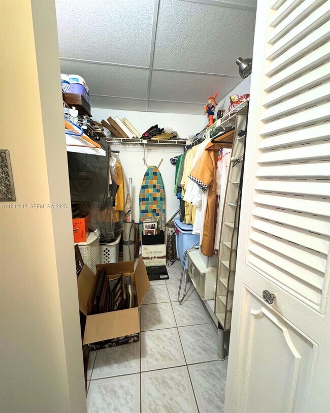 Building Photo - 7787 Golf Cir Dr