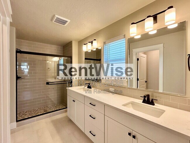 Building Photo - 5845 W Sprig Dr