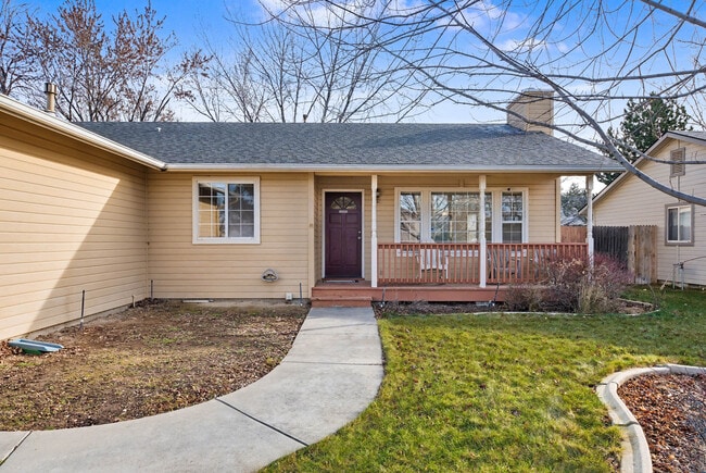 Building Photo - 2074 N Siesta Ave