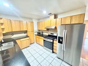 Building Photo - Stunning 3-bedroom, 2-bath home in North Highlands!