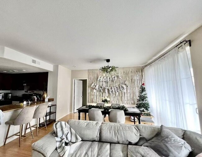 Building Photo - 600 S Abel St