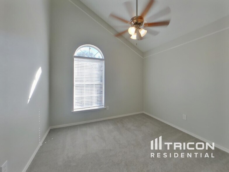 Building Photo - 2817 Laurel Hill Dr