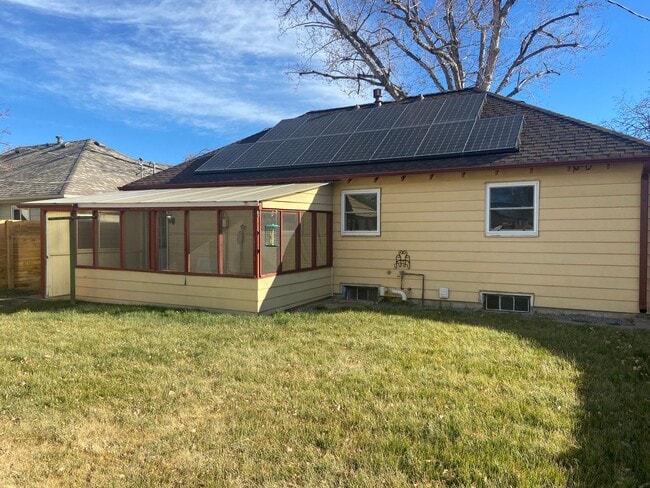 Building Photo - Beautiful 2 bedroom home in Chaffee Park with Huge Studio