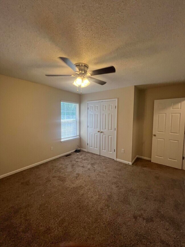 Building Photo - 302 Nikki Way