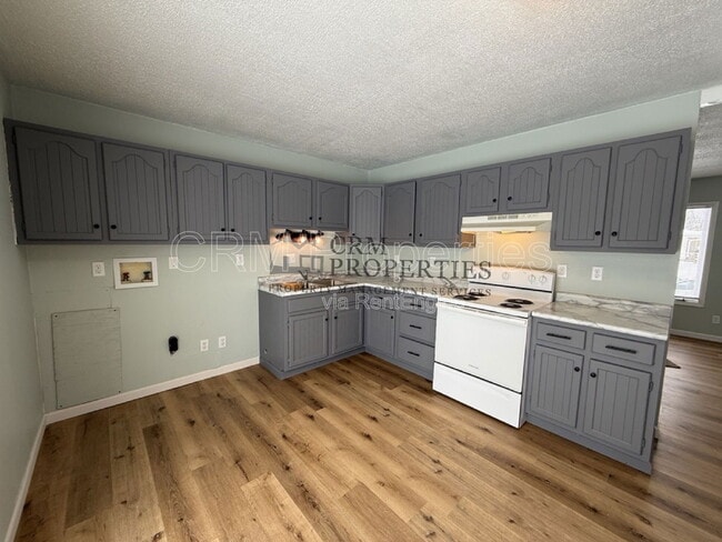 Building Photo - 800 Maumee Dr