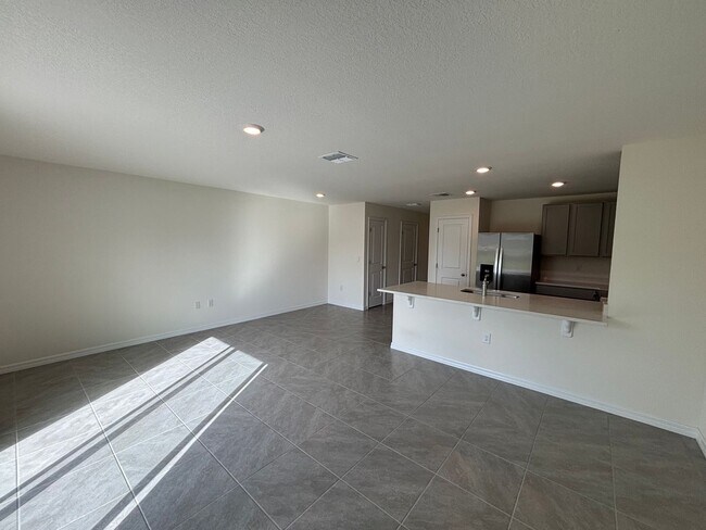 Building Photo - 8243 SW 67th Ave
