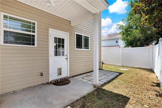 Building Photo - 127 Acapella Ave