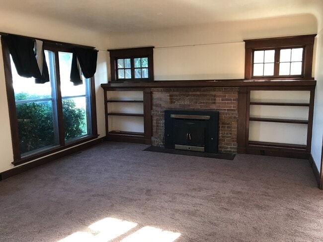 Building Photo - Eureka Henderson Center Home : Tier 2