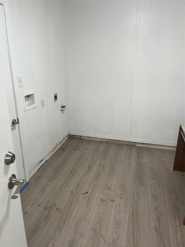 Building Photo - 402 Thompson Dr