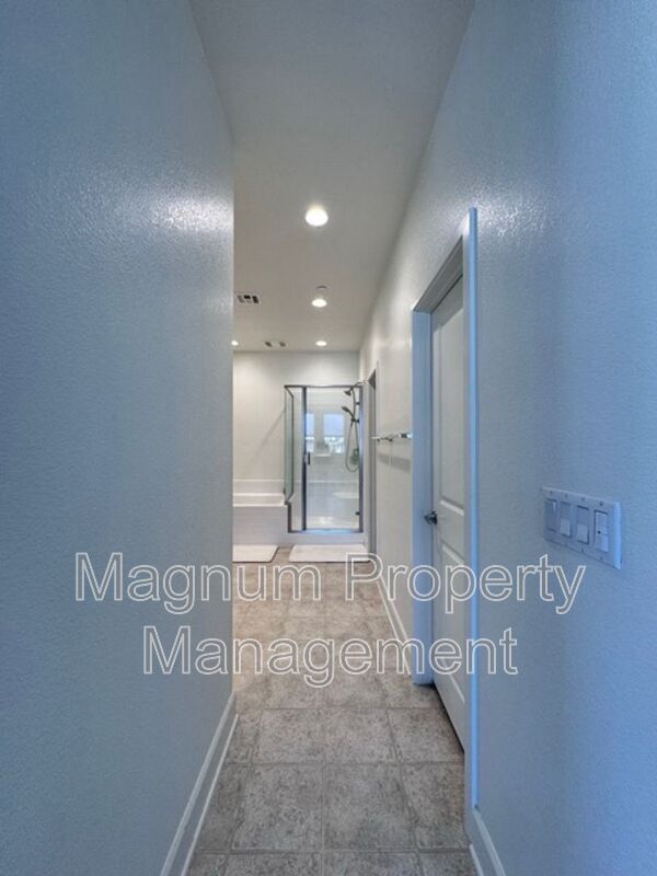 Building Photo - 38572 Rosegate Pl