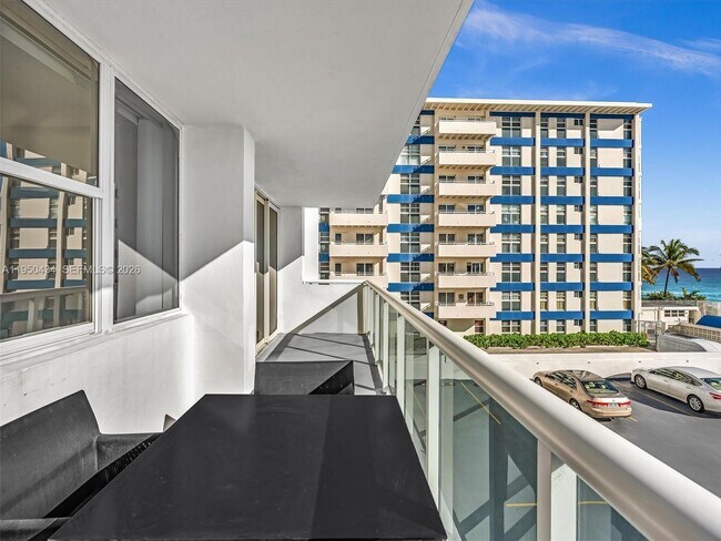 Building Photo - 3140 S Ocean Dr