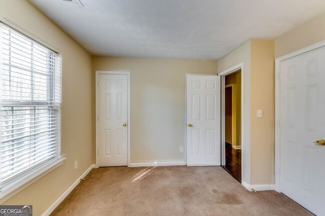 Building Photo - 2727 Manor Cove