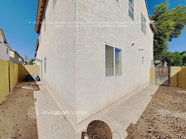 Building Photo - 3036 S 101st Dr
