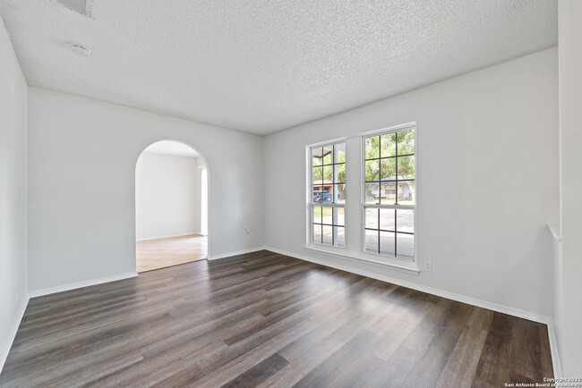 Building Photo - 4851 Castle Arms Dr
