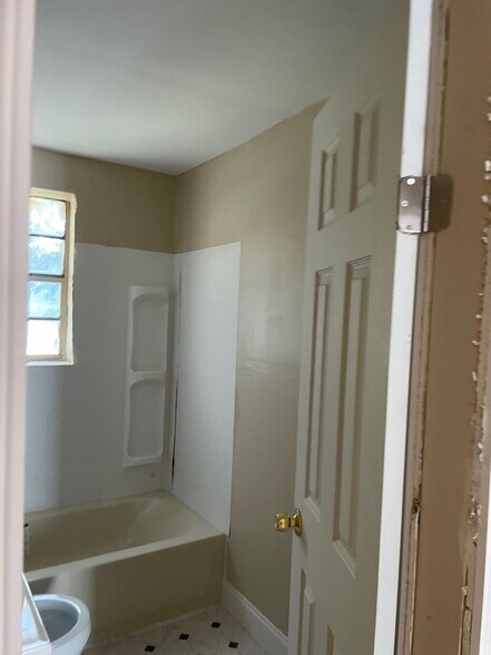 Building Photo - 232 Chelsea St