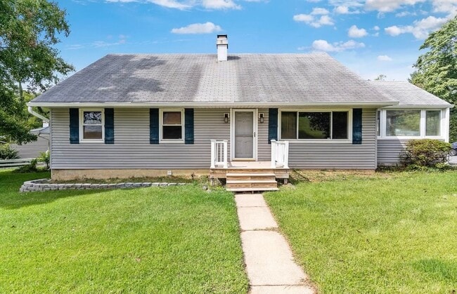 Building Photo - Charming 5 Bedroom/3 Bathroom Home with Large Finished Basement in Catonsville, MD!