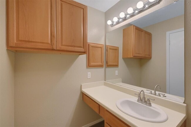 Building Photo - 16110 Springbank Dr