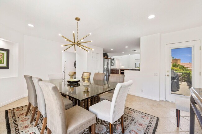 Building Photo - 73416 Mariposa Dr
