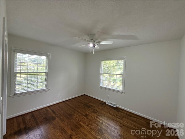 Building Photo - 112 NC-218