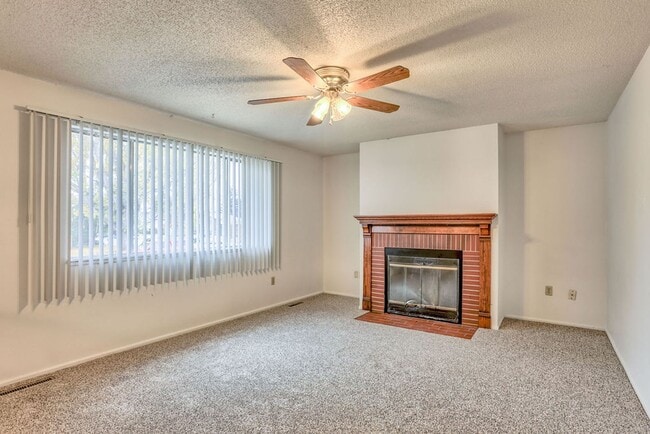 Building Photo - Beautiful 4 Bedroom Split-Level Home – Large Lot in West Fort Collins