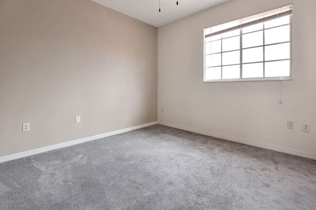 Building Photo - 5700 Bentgrass Dr