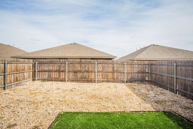 Building Photo - Modern 3/2/1 Duplex!