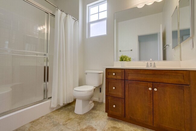 Building Photo - Beautiful Sky Ranch home with Spectacular Views!