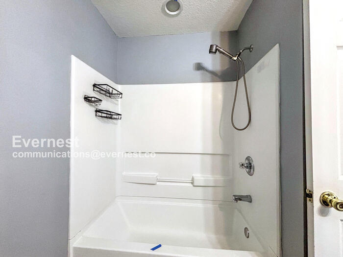 Building Photo - 2806 Polson Dr