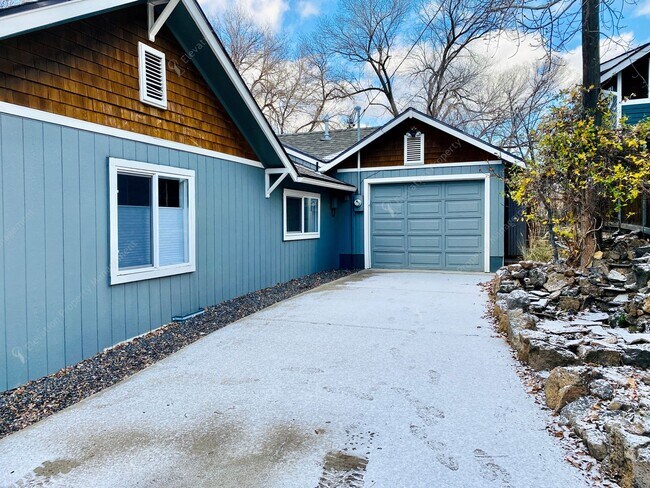 Building Photo - Charming 2 BR in downtown Bend - flexible ...