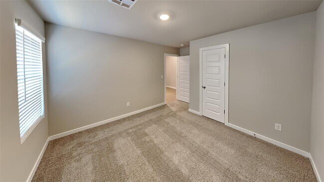 Building Photo - 2933 Ember Dr