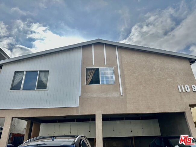 Building Photo - 1108 S Sherbourne Dr