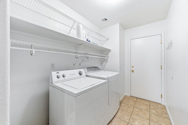 Building Photo - 2899 W White Canyon Rd